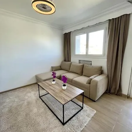 Des Pins Apartment *