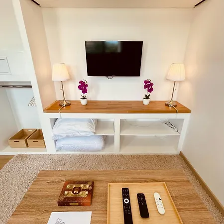 Des Pins アパート