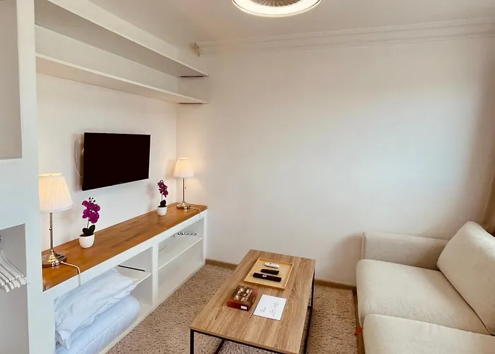 Des Pins Apartament *
